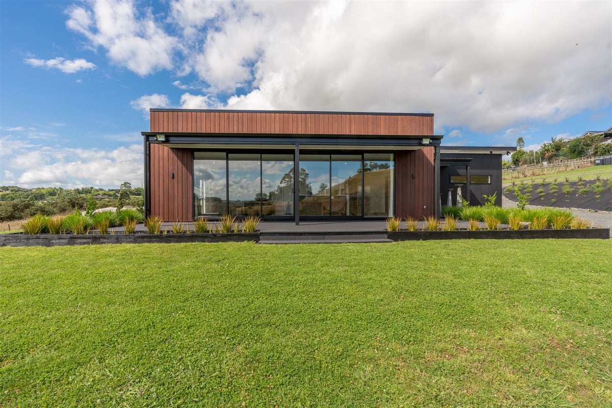 52 Lockerbie Lane, Whatawhata, Hamilton - Carousel 1