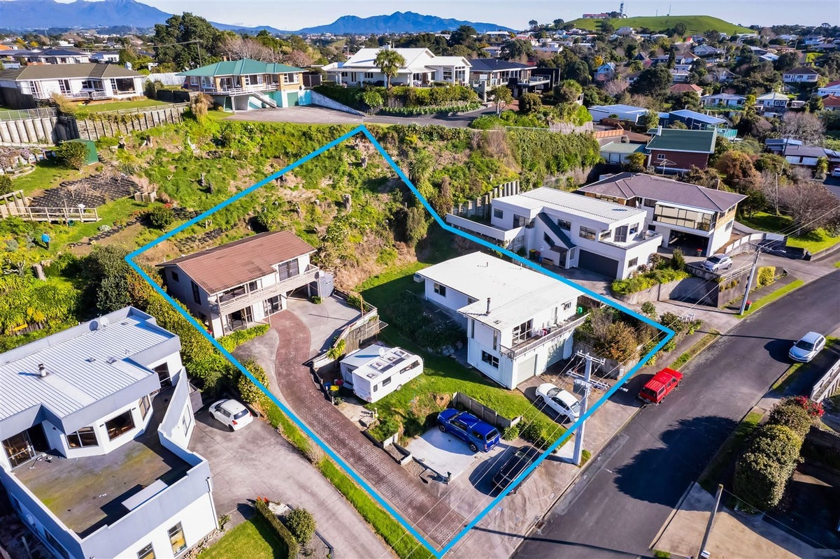 15 Annandale Street, Lynmouth, New Plymouth - Carousel 1