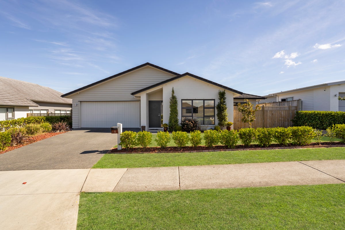 12 Gelderland Way, Karaka, Papakura - Carousel 1