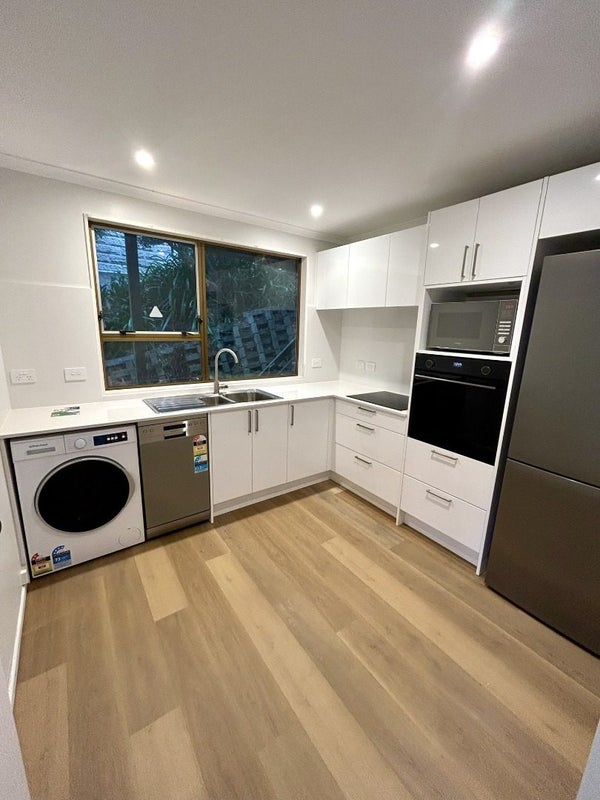 39 Oak Avenue, Paremata, Porirua - Carousel 1