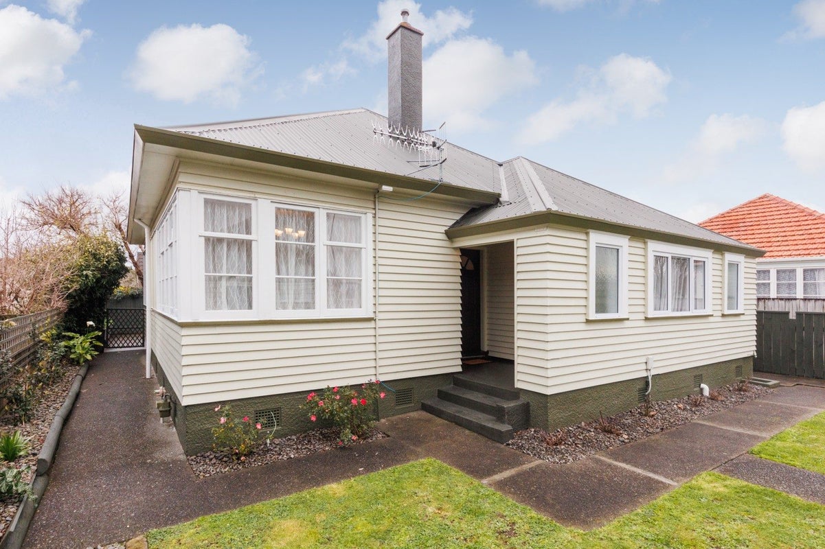 422A College Street, Hokowhitu, Palmerston North - Carousel 1