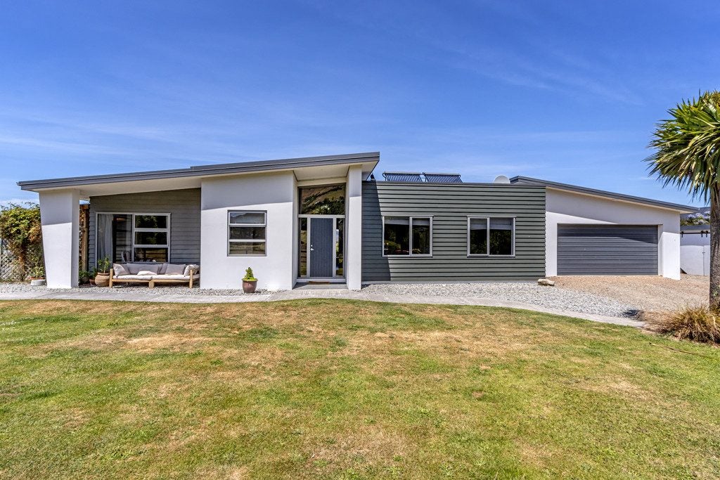 16 Hollybank Lane, Allandale, Lyttelton - Carousel 1