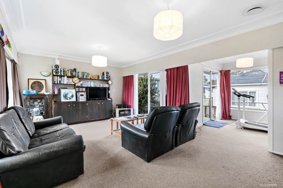 14A Holland Avenue, Point England, Auckland - Carousel 1