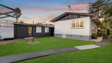 55 Captain Scott Road, Glen Eden, Auckland - Carousel 1