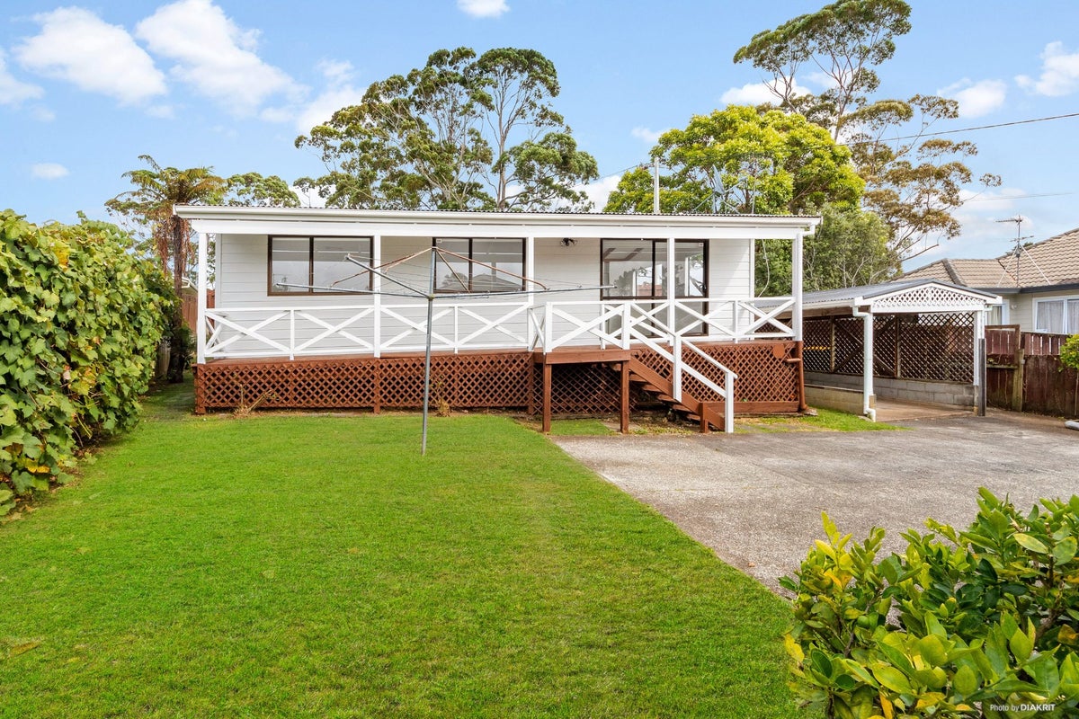 10A Coletta Lane, Te Atatu South, Auckland - Carousel 1