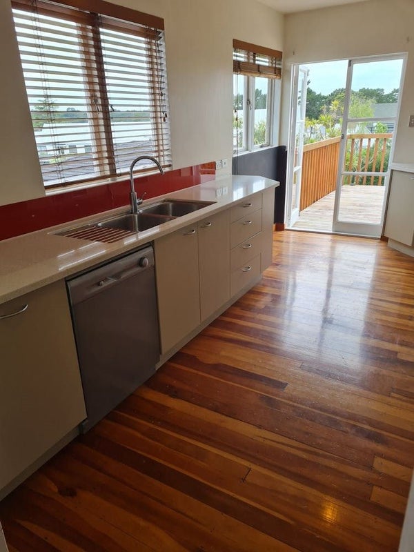 30 Golf Road, New Lynn, Auckland - Carousel 2