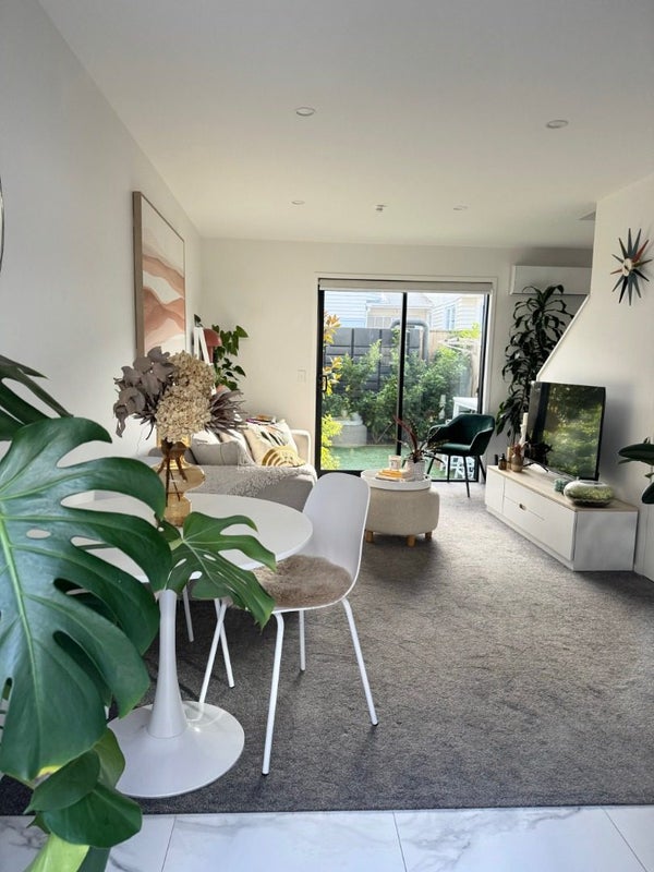 7/24 Yeovil Road, Te Atatu Peninsula, Auckland - Carousel 2