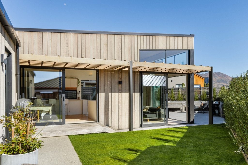 17 Doug Ledgerwood Drive, WANAKA - Carousel 2