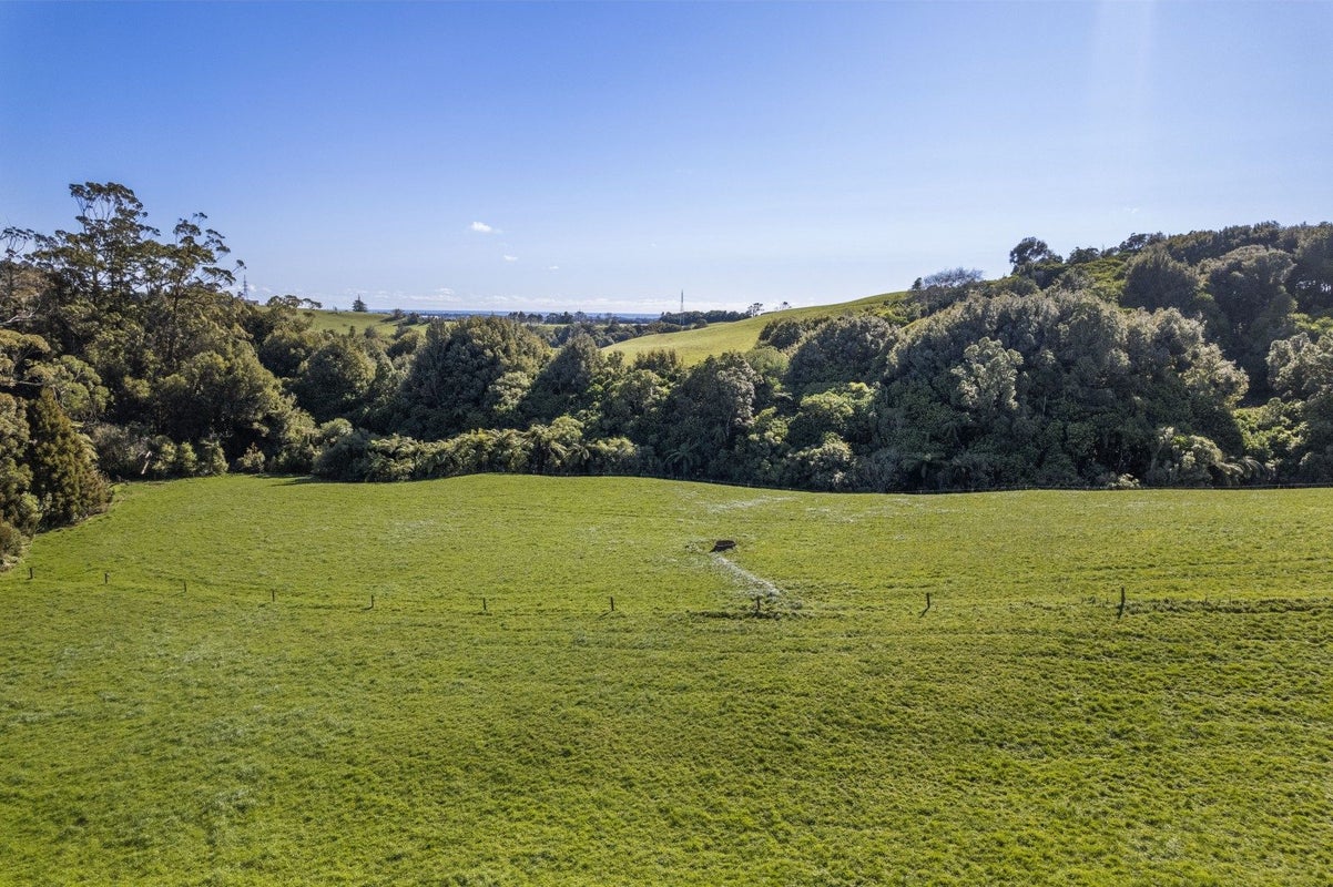 114 Ackworth Road, Lepperton, New Plymouth - Carousel 18