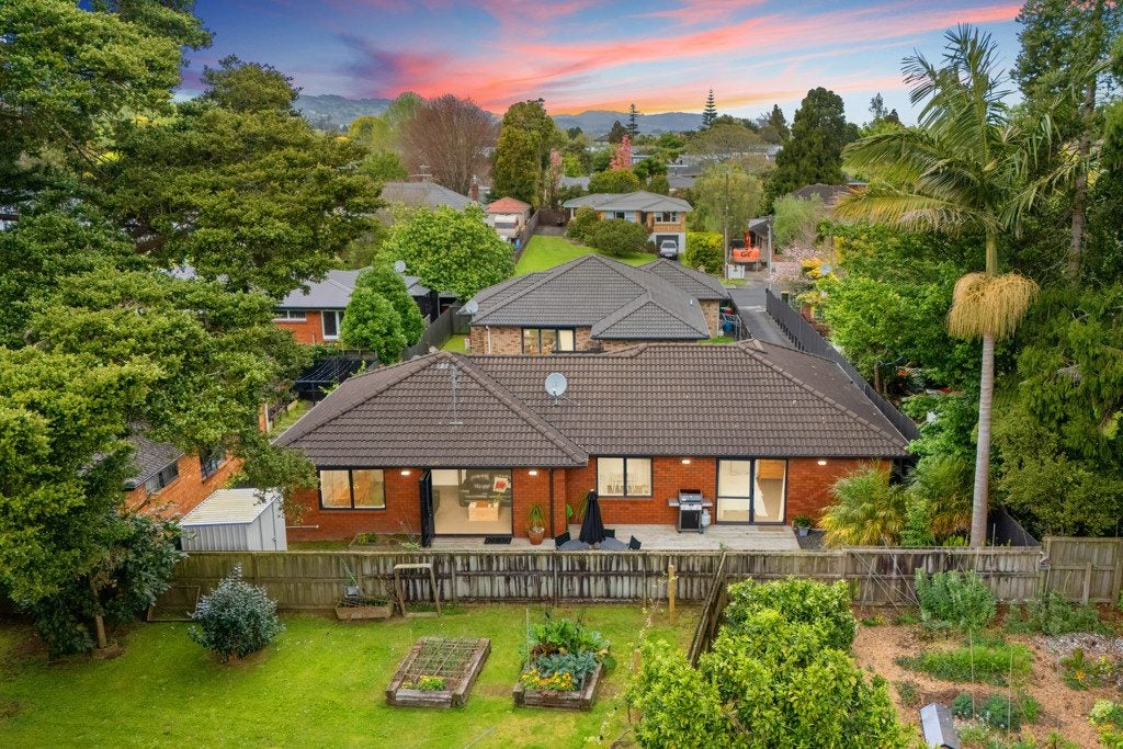 17A Callis Avenue, Opaheke, Papakura - Carousel 50