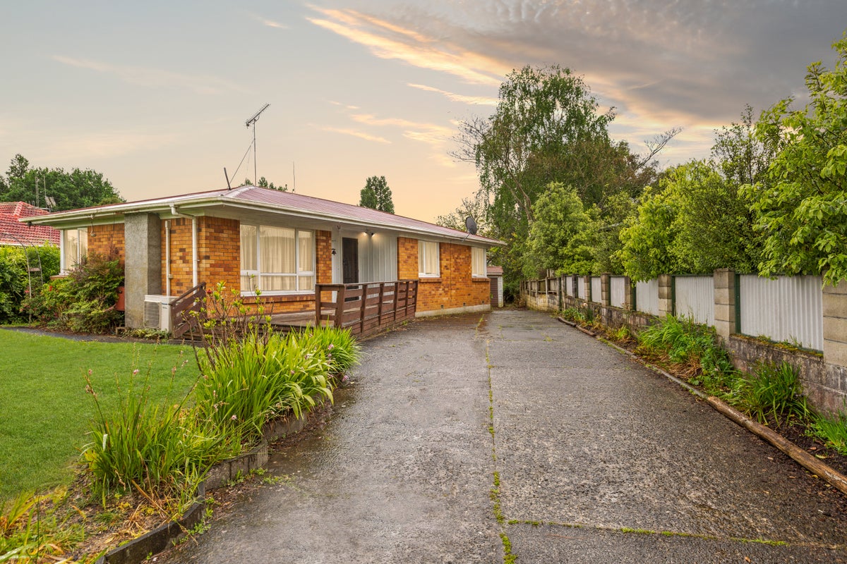 35 Frederick Drive, Dinsdale, Hamilton - Carousel 1
