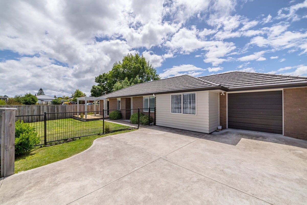 25 Tarata Grove, Lansdowne, Masterton - Carousel 1