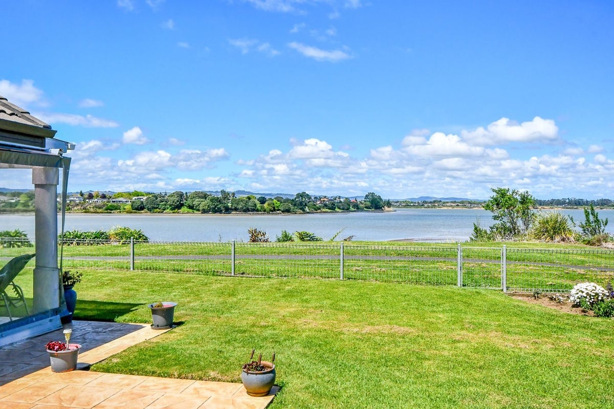 21 Crannich Place, Wattle Downs, Auckland - Carousel 2