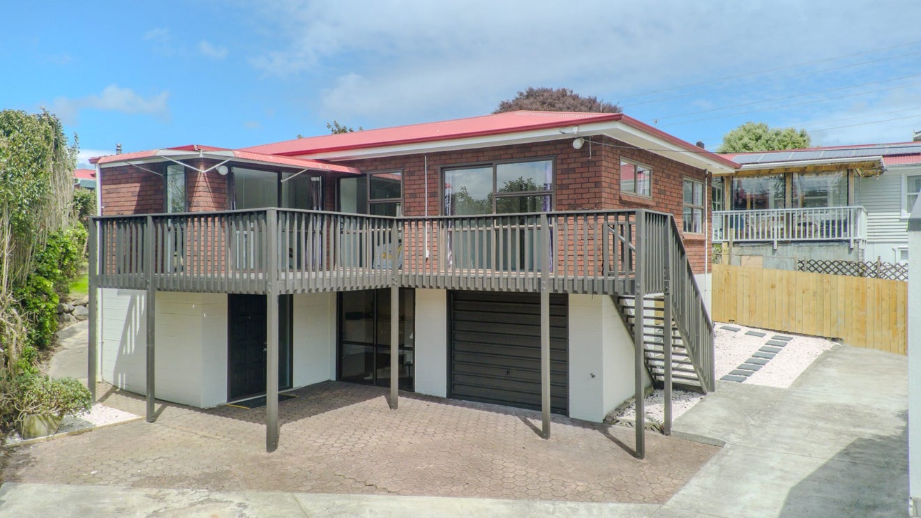 7B Lowtherhurst Road, Massey, Auckland - Carousel 1