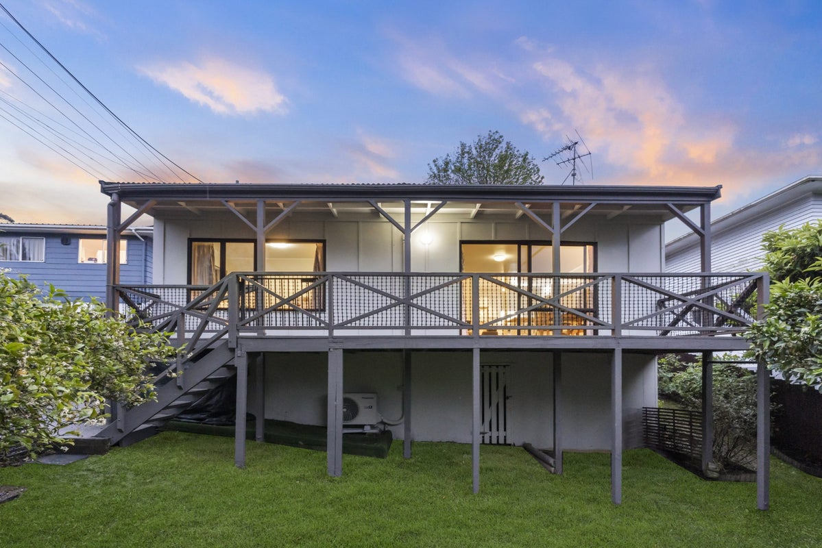 2/27 Aeroview Drive, Beach Haven, Auckland - Carousel 1