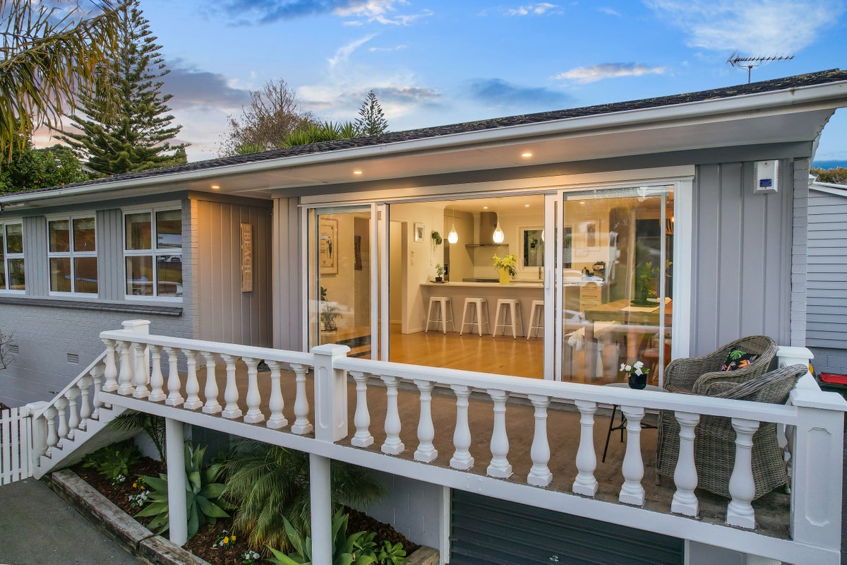 20 Liston Crescent, Cockle Bay, Auckland - Carousel 2