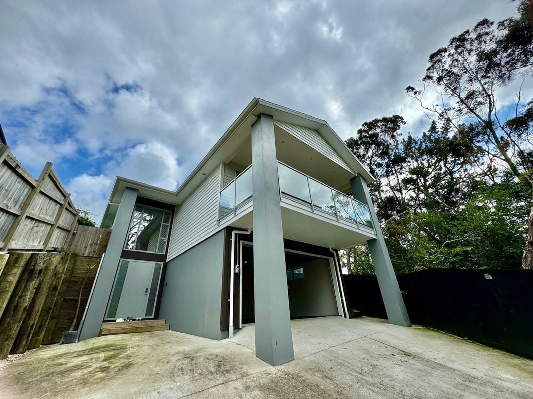 42 Cresta Avenue, Beach Haven, Auckland - Carousel 1