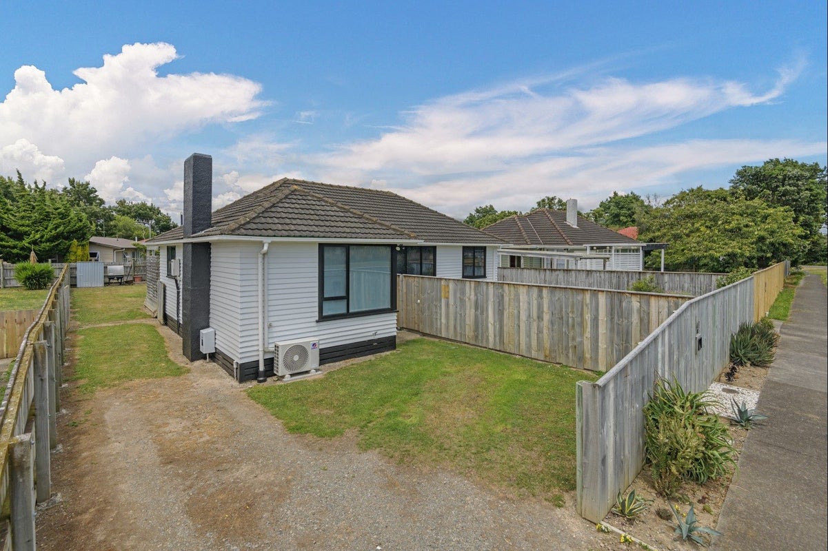 47 Clausen Street, Takaro, Palmerston North, Manawatu / Whanganui - Carousel 1