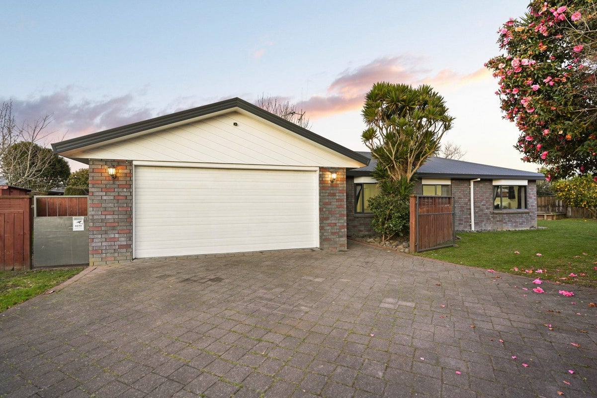 7 Plymouth Place, Fairview Downs, Hamilton - Carousel 1