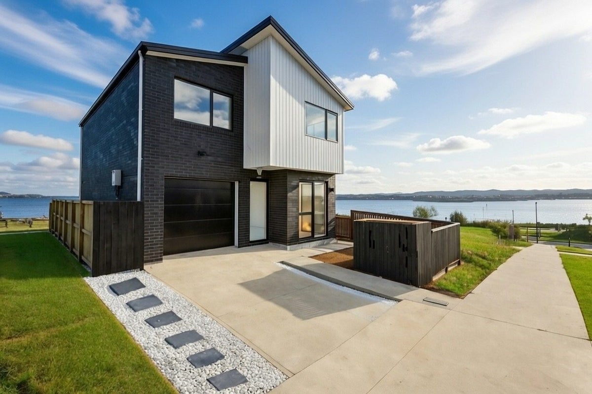 82 Picnic Point Road, Hobsonville, Auckland - Carousel 2