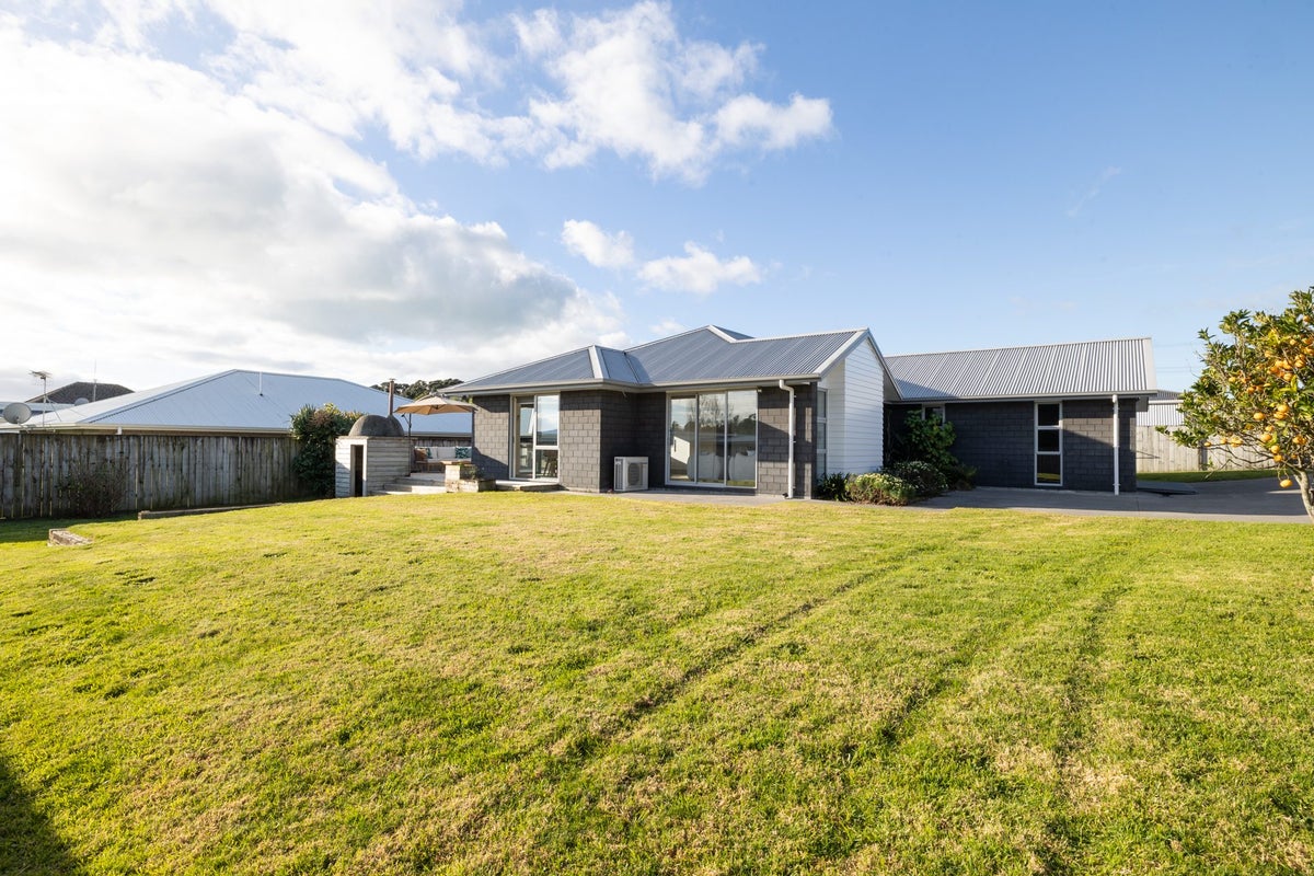 2 Rayner Way, Glen Avon, New Plymouth - Carousel 19