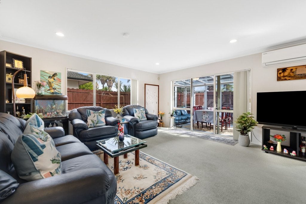 87 Golfland Drive, Golflands, Auckland - Carousel 2