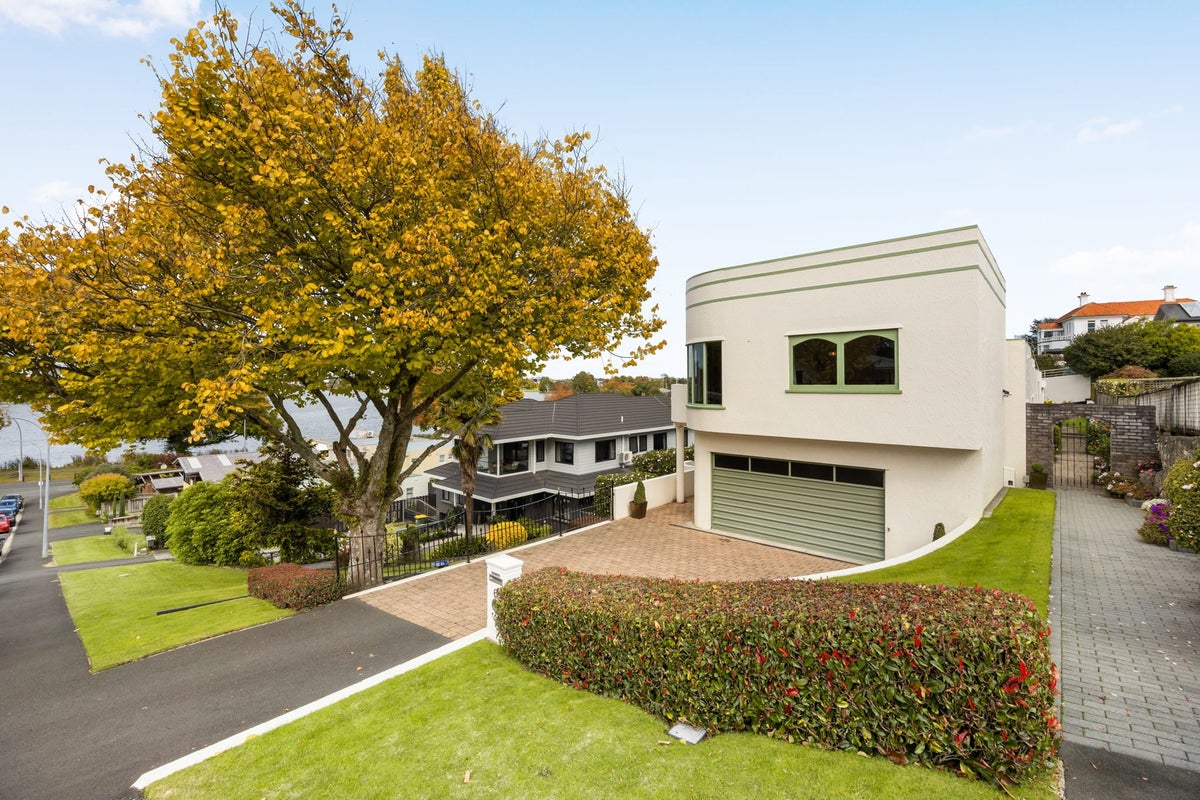 6 Fowlers Avenue, Frankton, Hamilton - Carousel 1