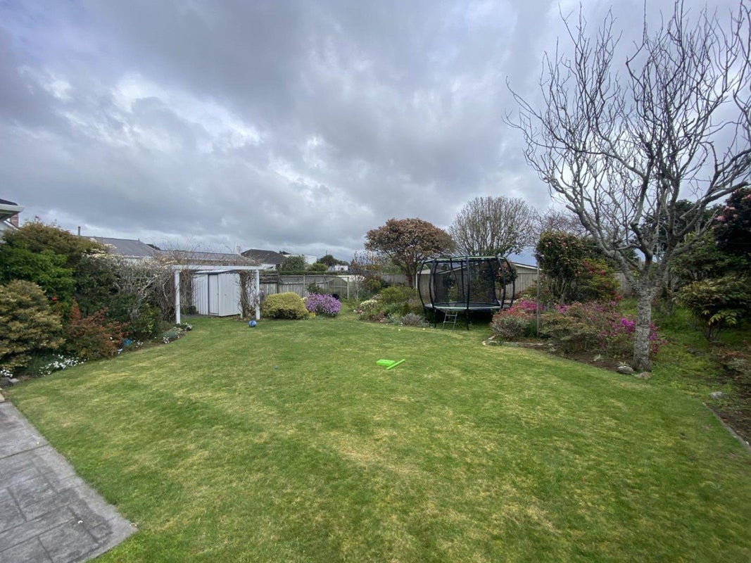 52 Paynters Avenue, Strandon, New Plymouth - Carousel 2