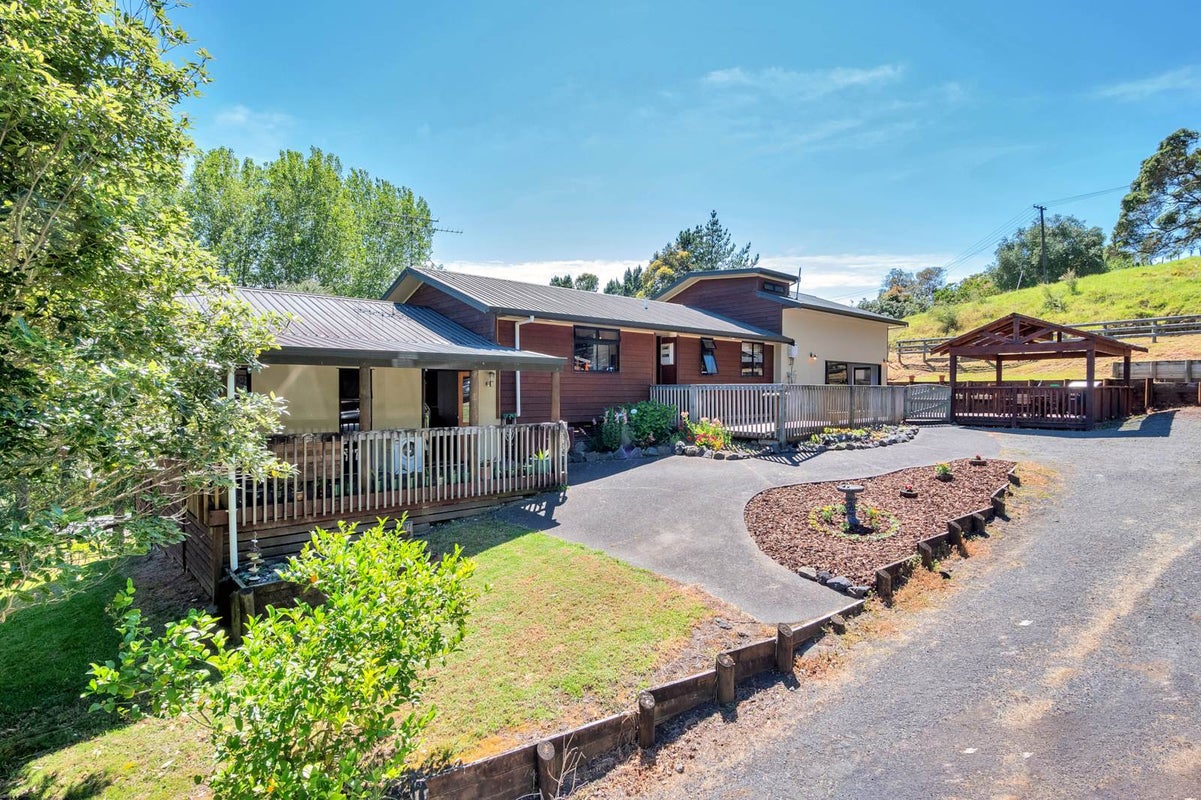 935 South Head Road, Helensville - Carousel 2