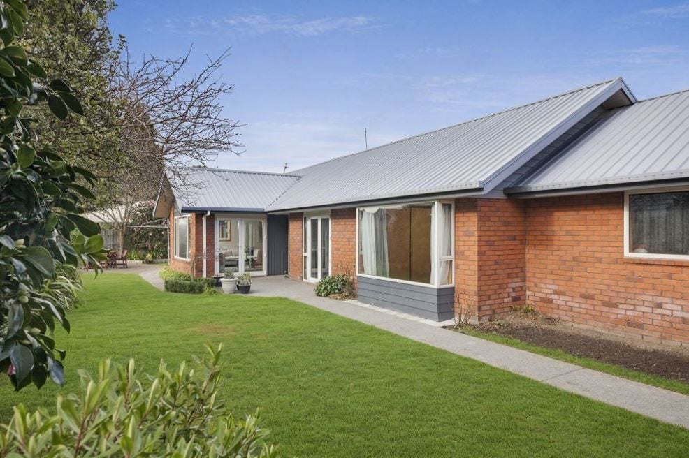 13 Ben Nevis Drive, Broomfield, Christchurch - Carousel 1