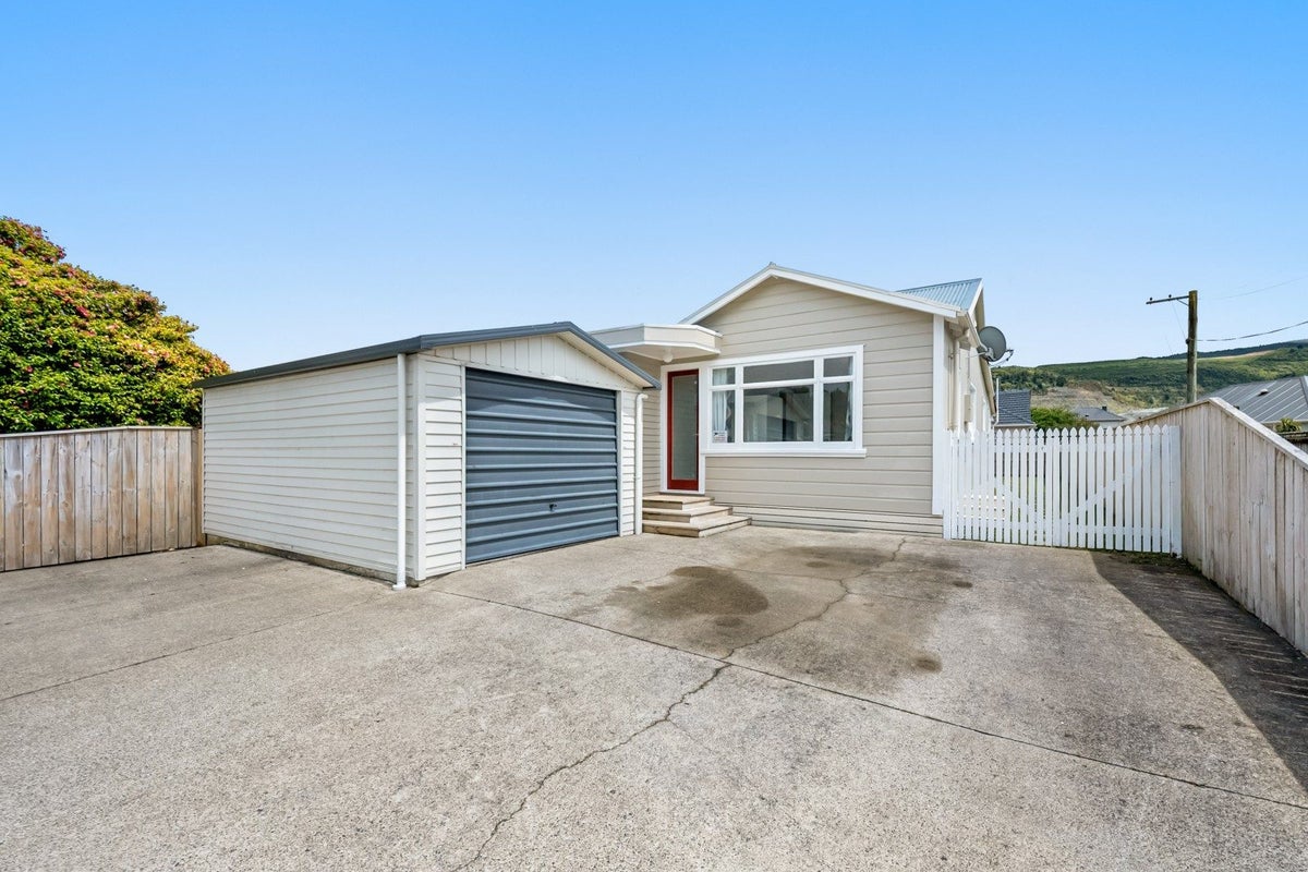 43 Biddle Crescent, Taita, Lower Hutt - Carousel 1