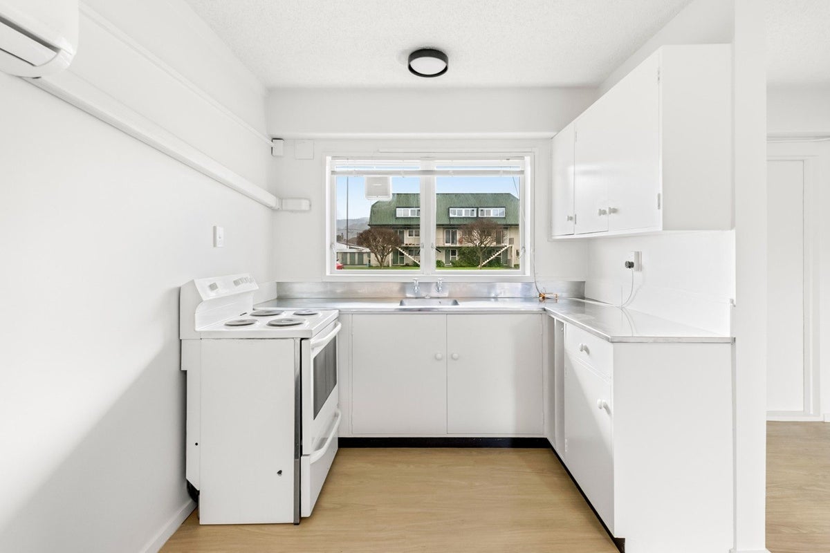 2/25 Britannia Street, Petone, Lower Hutt, Wellington - Carousel 14
