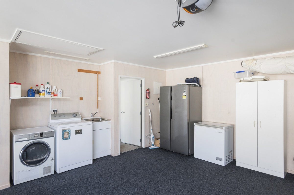22 Fisher Place, Lytton West, Gisborne - Carousel 35