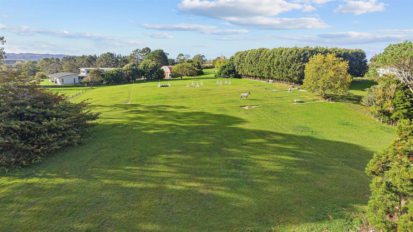370 Taupaki Road, Henderson - Carousel 26