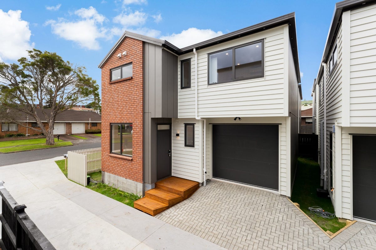 3/44 Abercrombie Street, Howick, Auckland - Carousel 1