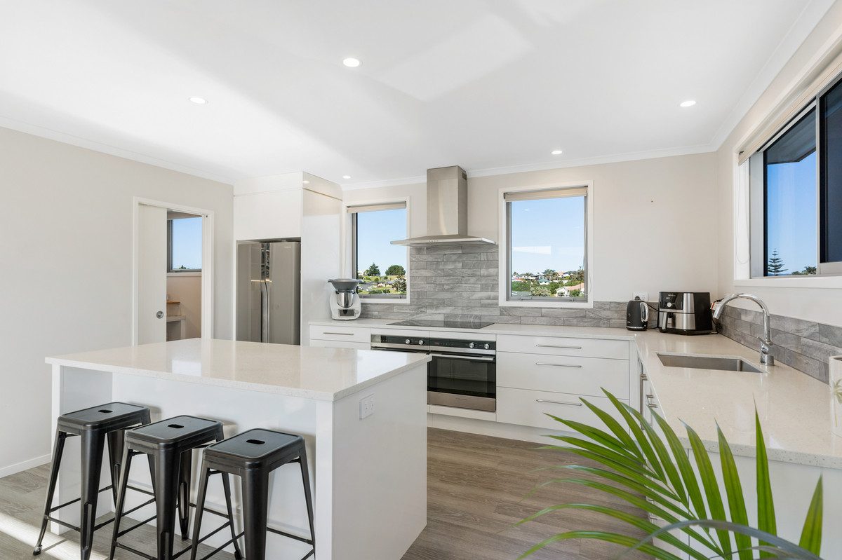 11 Commodores Close, Coastlands, Whakatane - Carousel 2