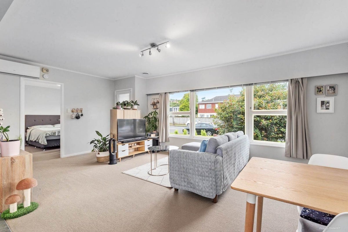 2/771 Beach Road, Browns Bay, Auckland - Carousel 2