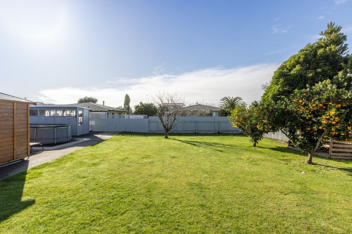 1009 Plunket Street, Saint Leonards, Hastings - Carousel 2