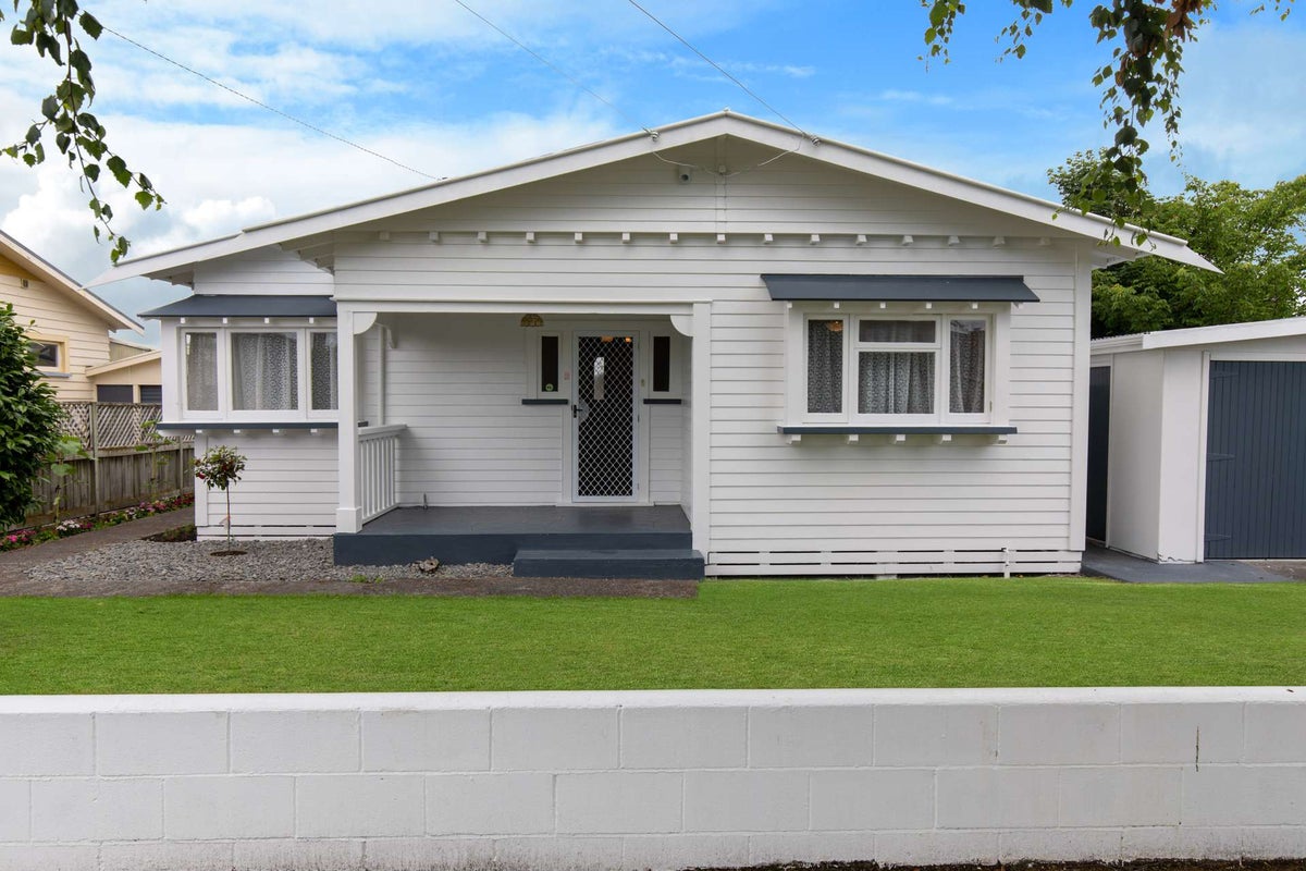 25 Millward Street, Whanganui East, Whanganui - Carousel 1