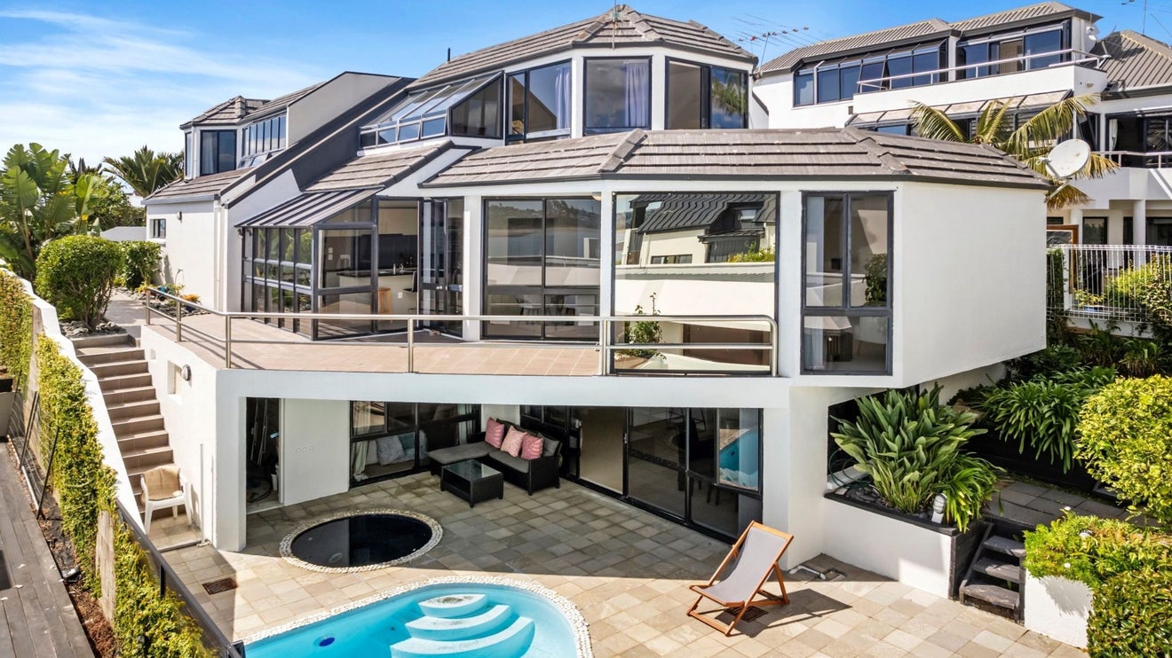 10A Te Akau Crescent, Bucklands Beach, Auckland - Carousel 1