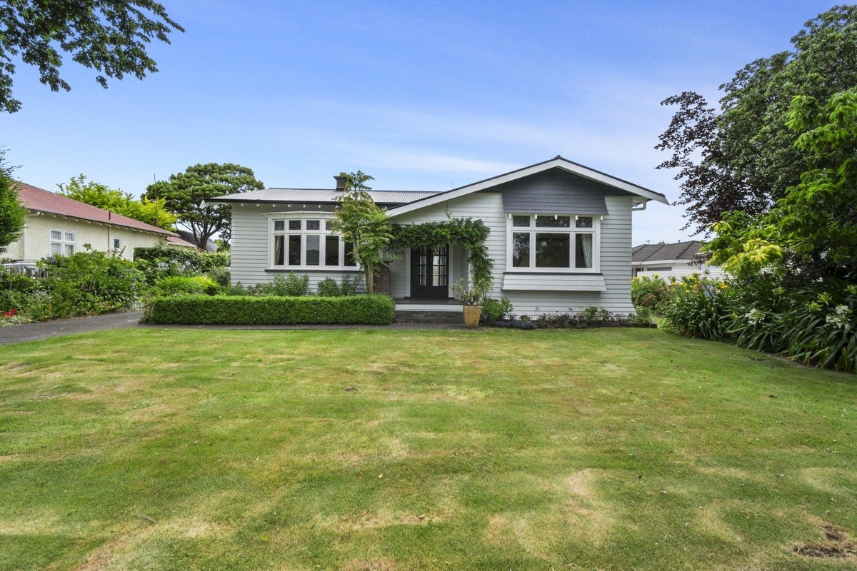 31 Hereford Street, West End, Palmerston North - Carousel 2