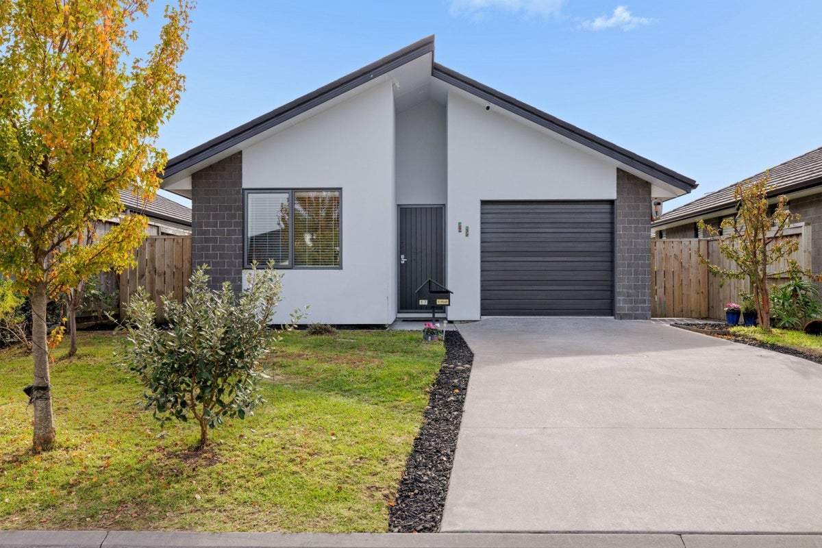 17 TE WHARO DRIVE - Carousel 1