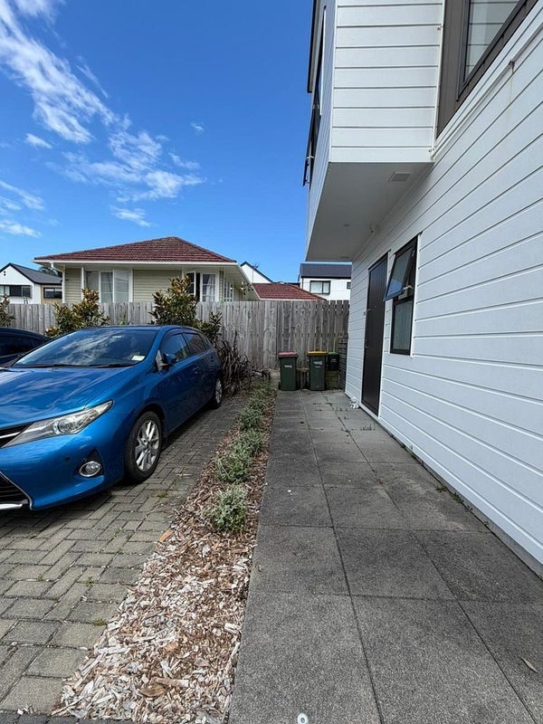 2/66 Neil Avenue, Te Atatu Peninsula, Auckland - Carousel 2