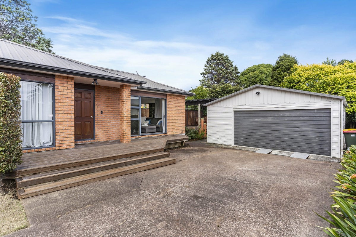 136 Lynwood Road, New Lynn, Auckland - Carousel 2