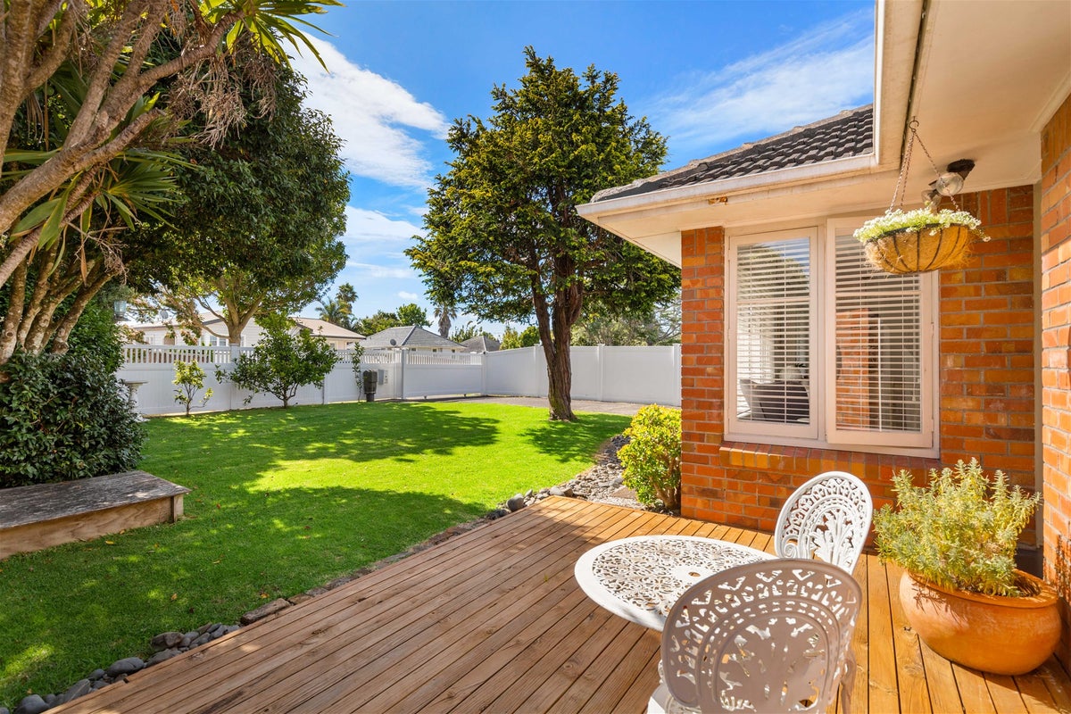 7 Kervil Avenue, Te Atatu Peninsula, Auckland - Carousel 1