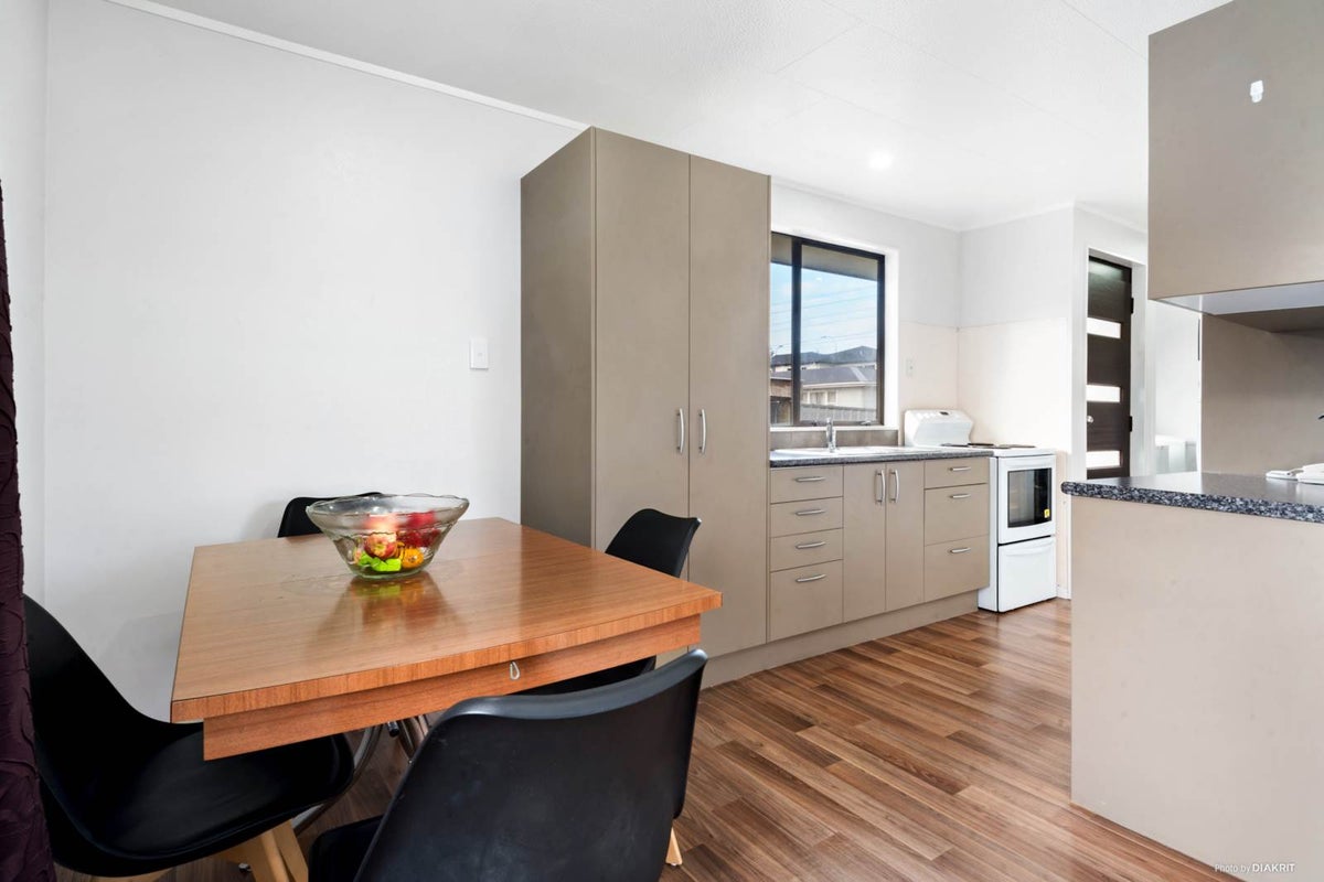 2/295 Massey Road, Mangere East, Auckland - Carousel 2