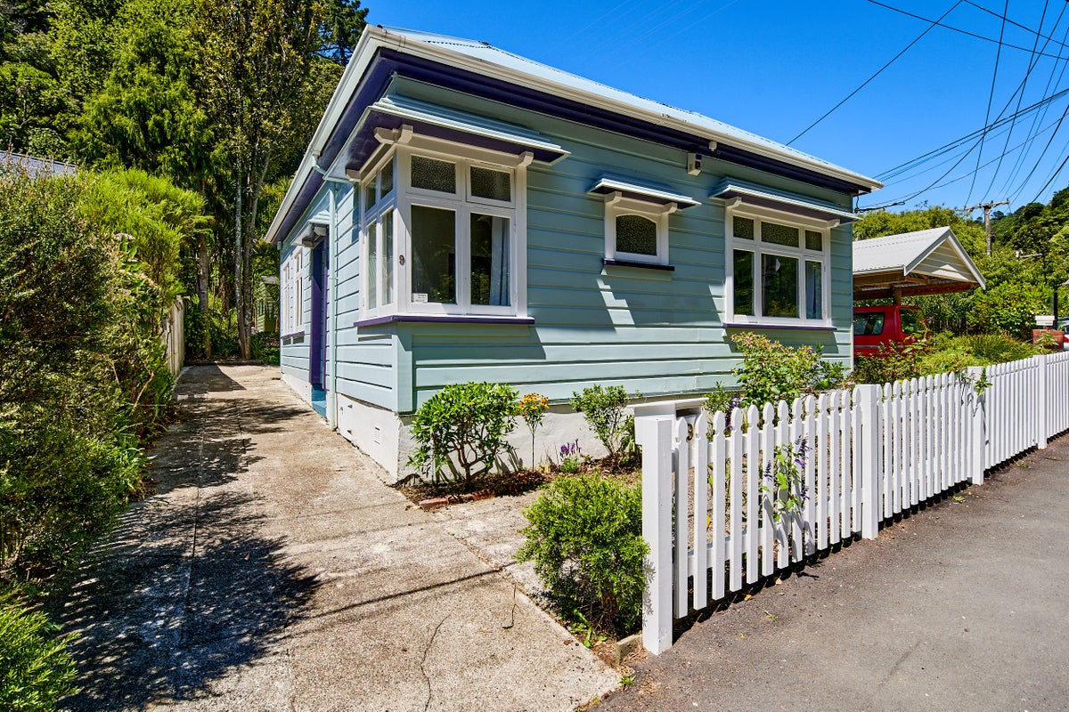 9 Holloway Road, Aro Valley, Wellington - Carousel 1