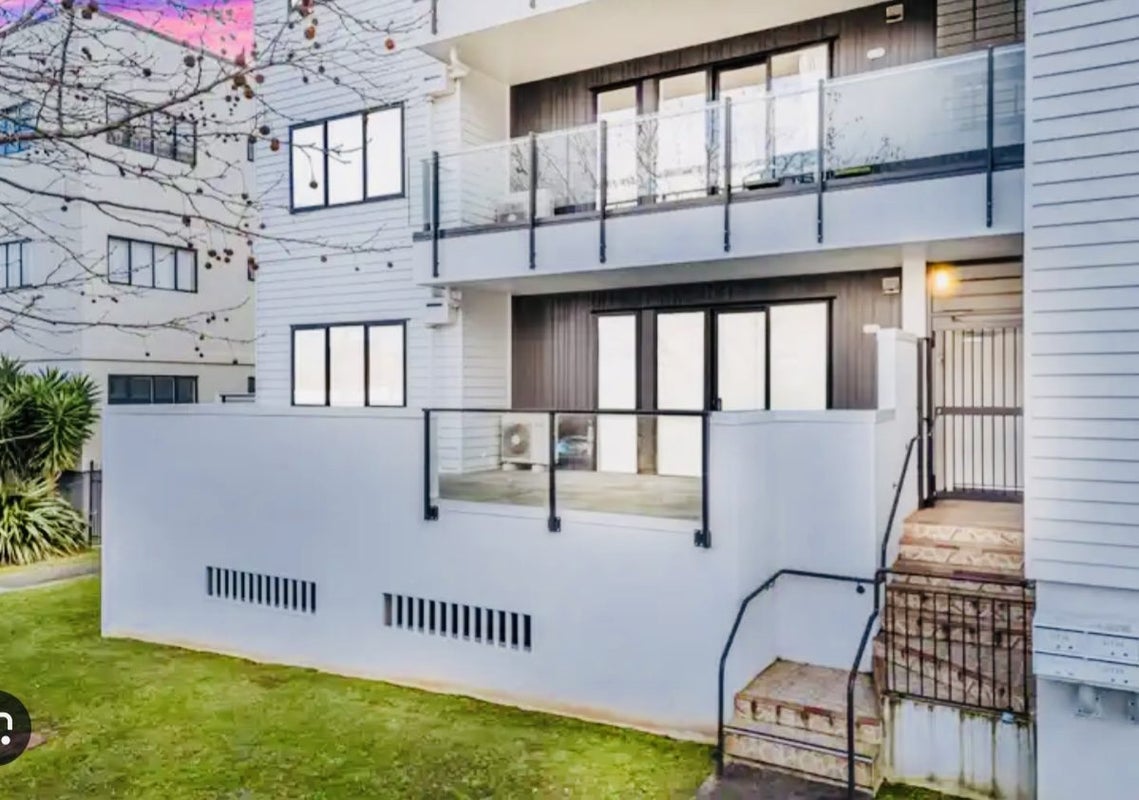 1/130 Stancombe Road, Flat Bush, Auckland - Carousel 1