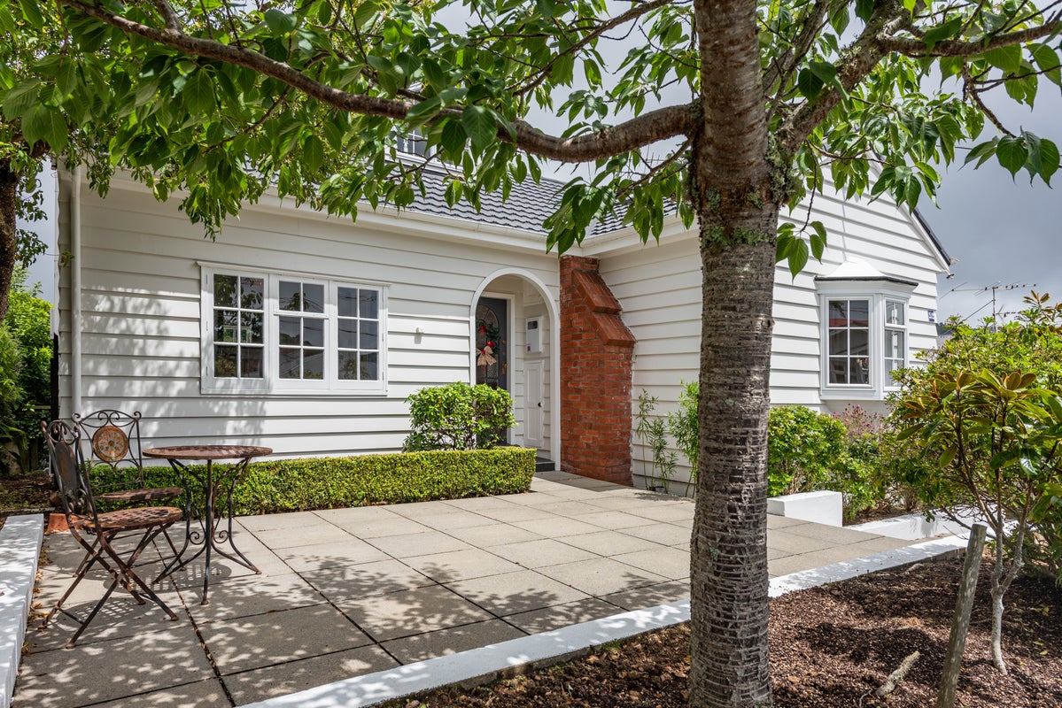 52 Donald Street, Karori, Wellington - Carousel 1
