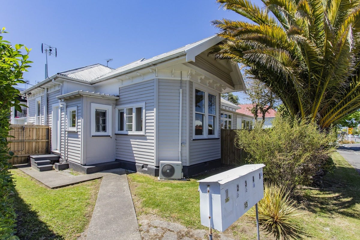 133 Canon Street, Edgeware, Christchurch - Carousel 1